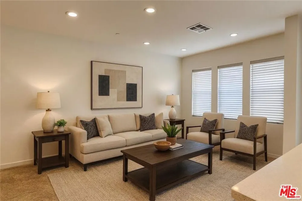 302 Limestone Lake Forest, CA 92610
