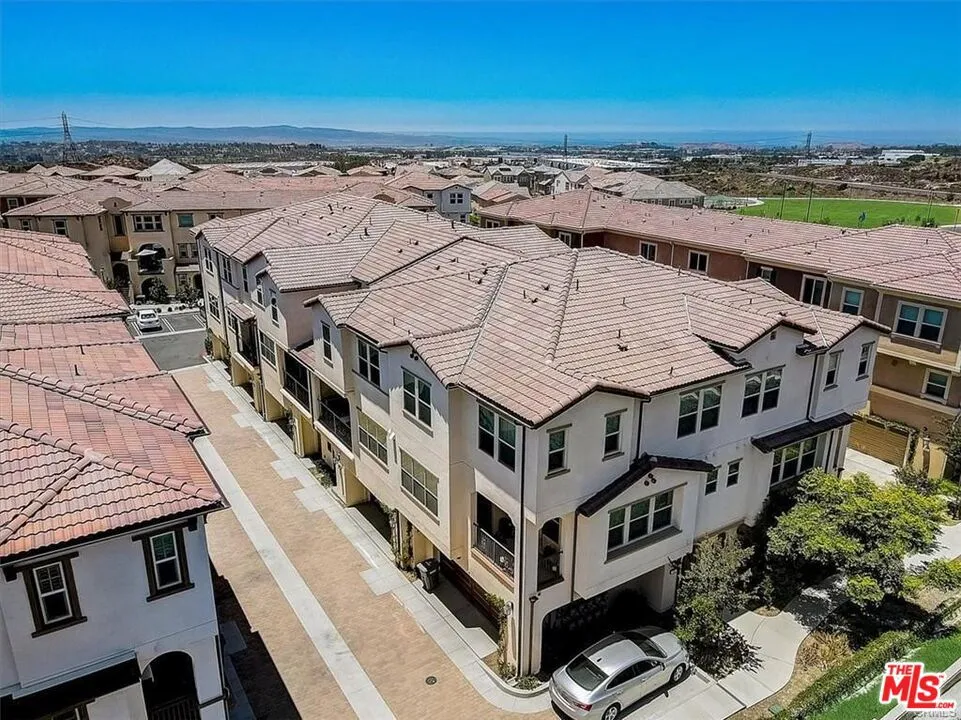 302 Limestone Lake Forest, CA 92610