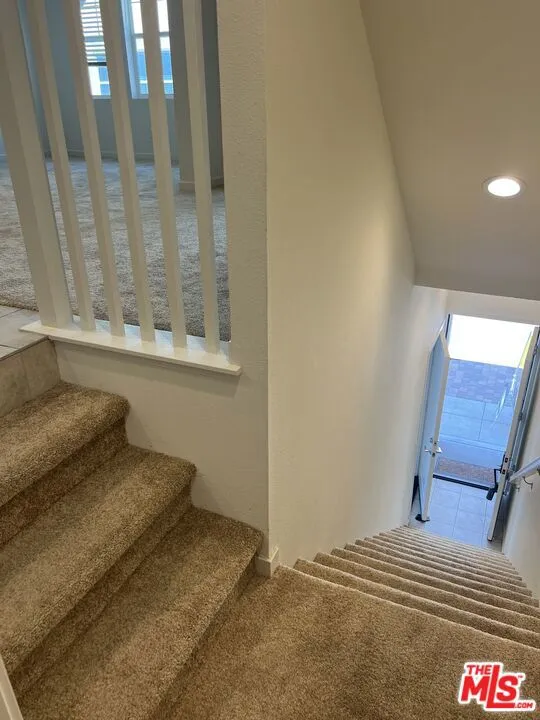 302 Limestone Lake Forest, CA 92610