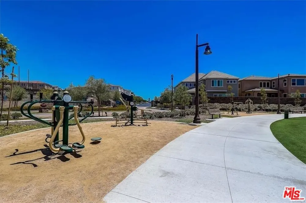 302 Limestone Lake Forest, CA 92610