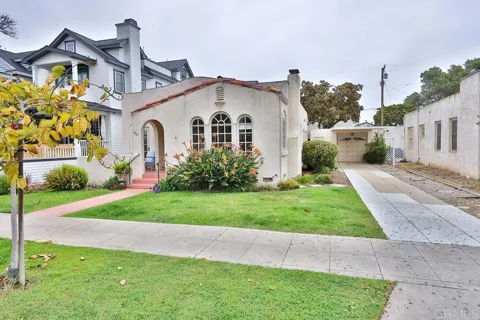 861 G AVENUE