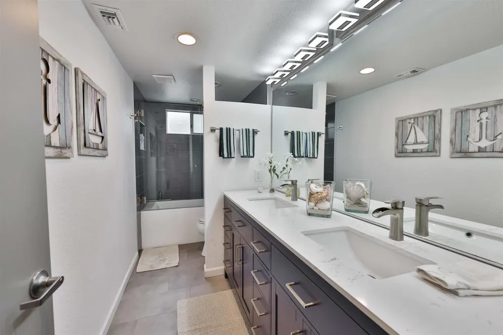850 C AVENUE #4 Coronado, CA 92118