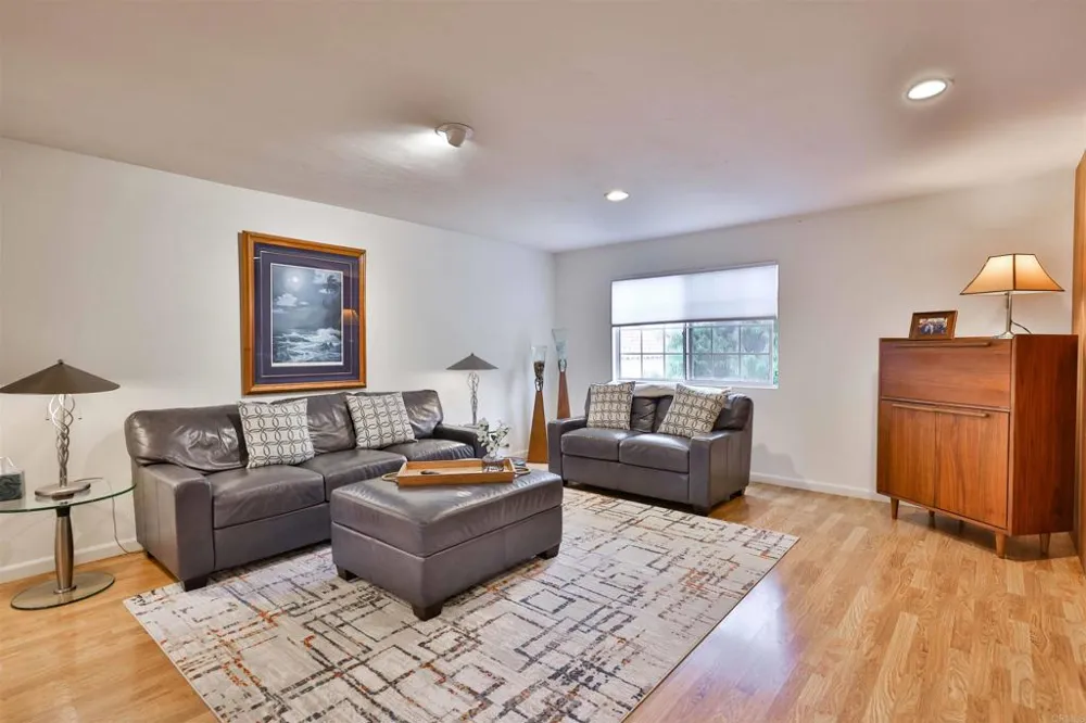 850 C AVENUE #4 Coronado, CA 92118