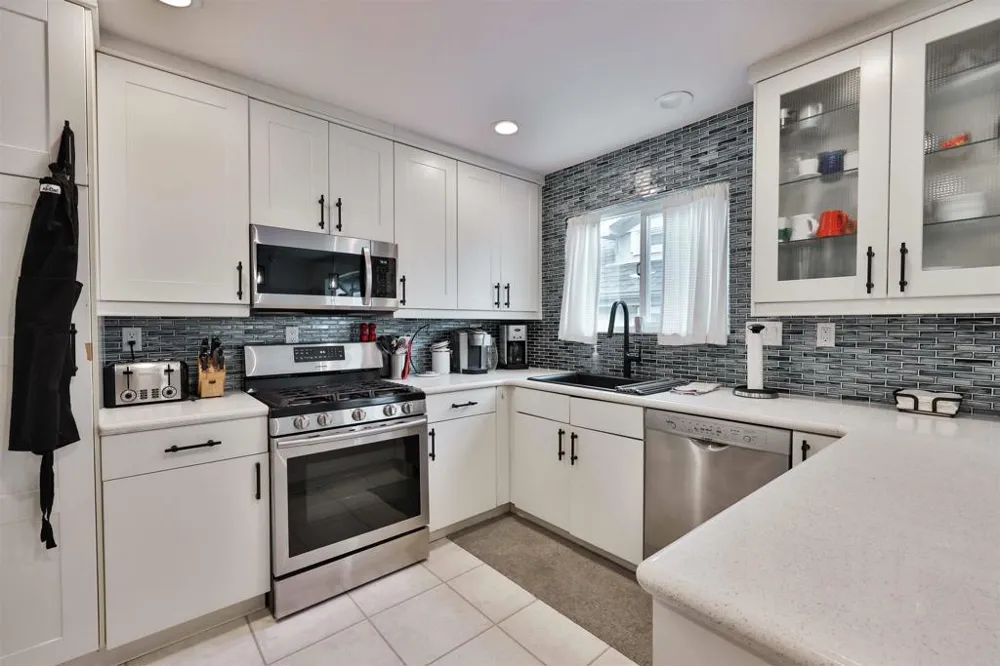 850 C AVENUE #4 Coronado, CA 92118