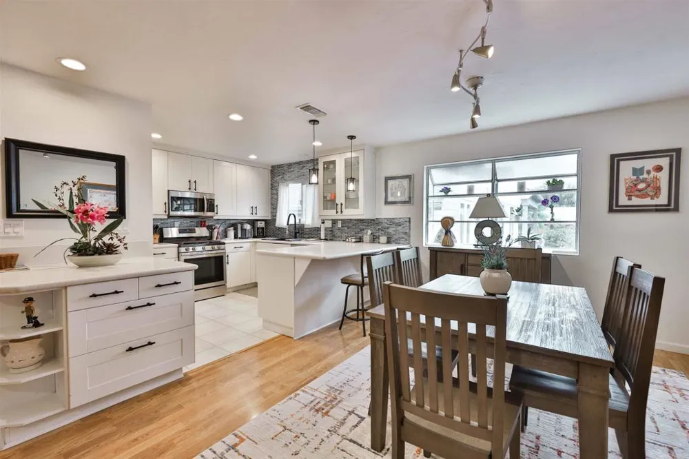 850 C AVENUE #4 Coronado, CA 92118