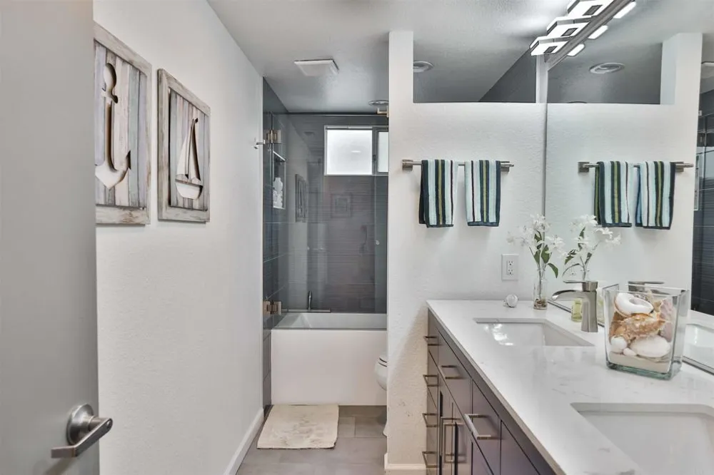 850 C AVENUE #4 Coronado, CA 92118