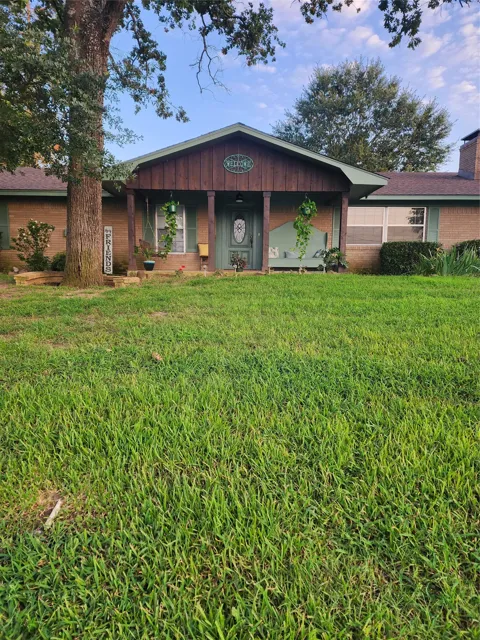 201 Colonial Circle