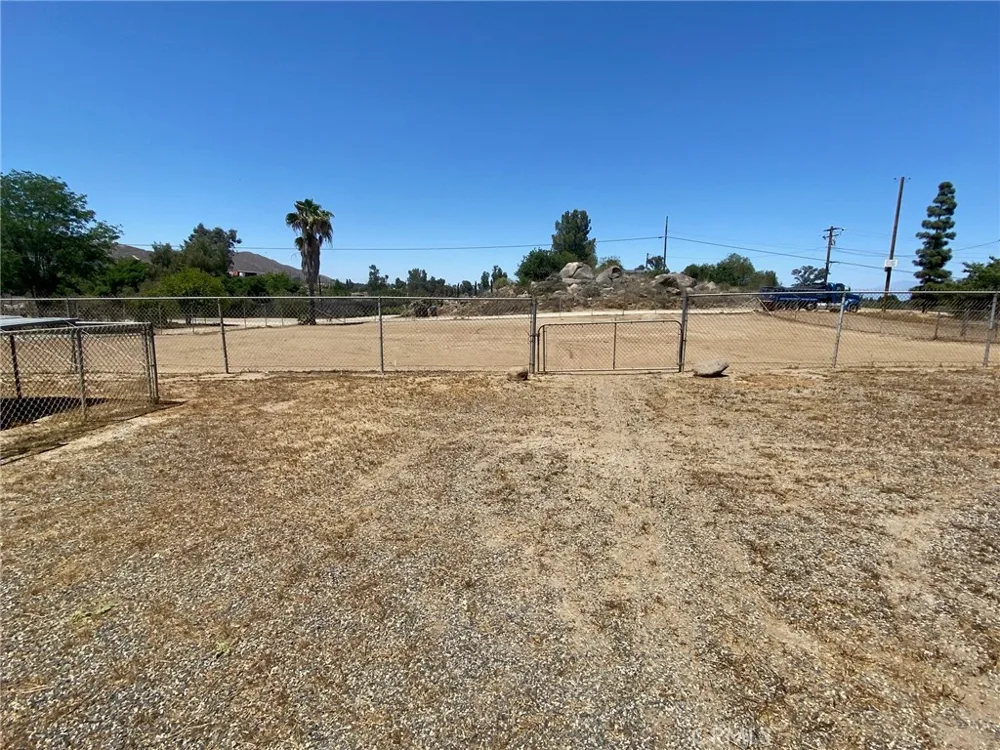 21705 John Street Perris, CA 92570