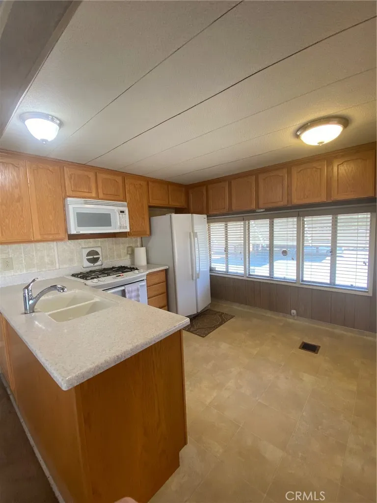 21705 John Street Perris, CA 92570