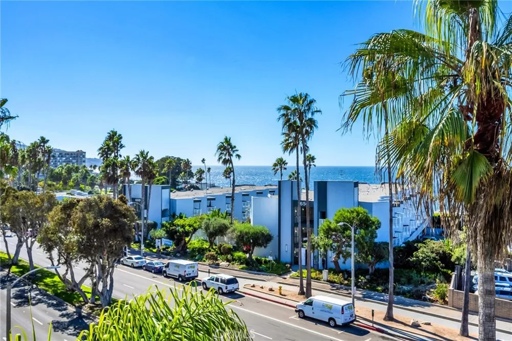 200 S Catalina Avenue #403 Redondo Beach, CA 90277