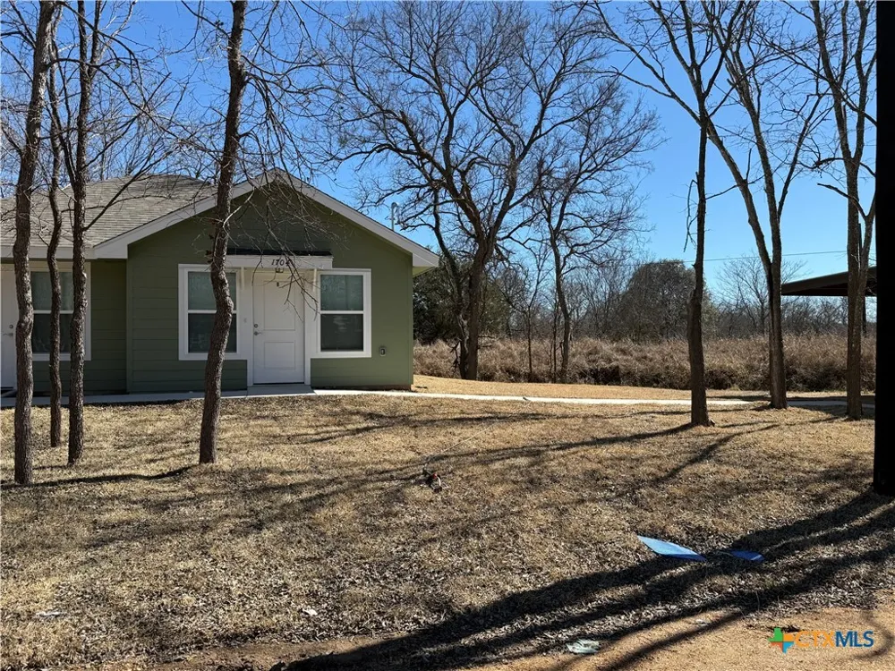 1704 E 3rd St Lampasas, TX 76550