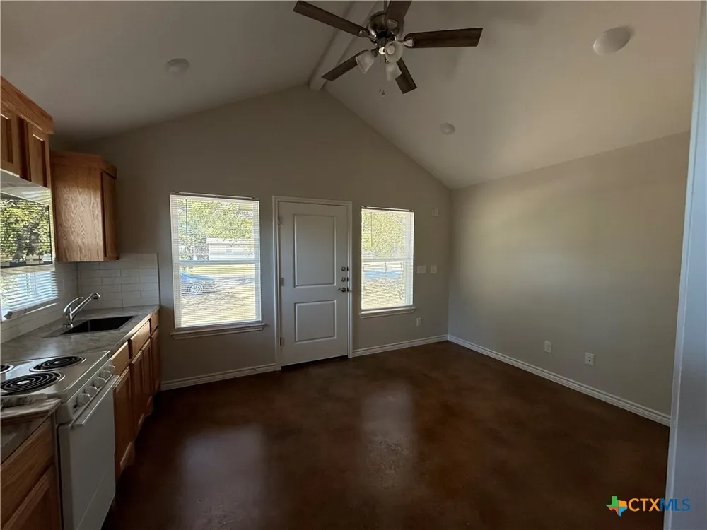 1704 E 3rd St Lampasas, TX 76550