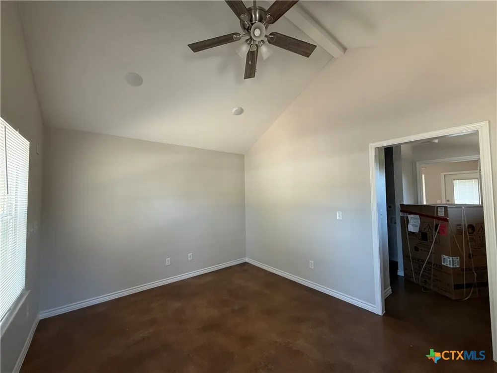 1704 E 3rd St Lampasas, TX 76550