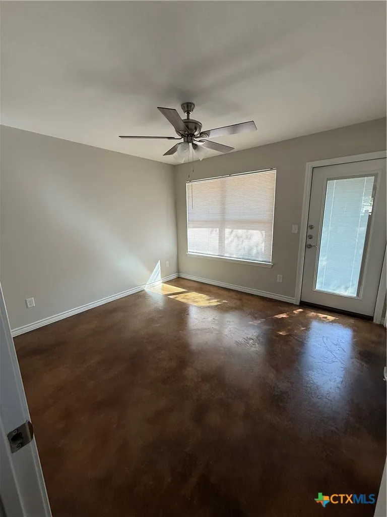 1704 E 3rd St Lampasas, TX 76550