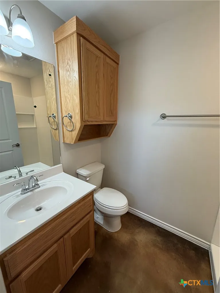 1704 E 3rd St Lampasas, TX 76550