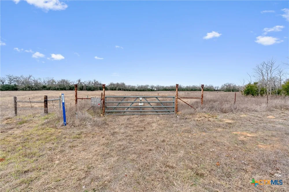 10151 County Road 303 Rockdale, TX 76567
