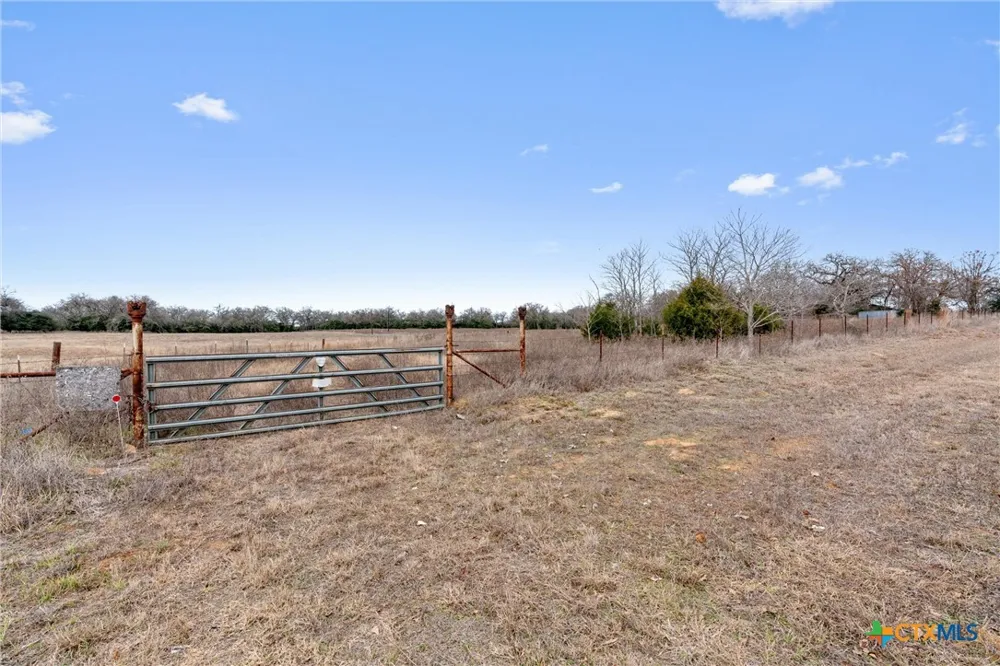10151 County Road 303 Rockdale, TX 76567