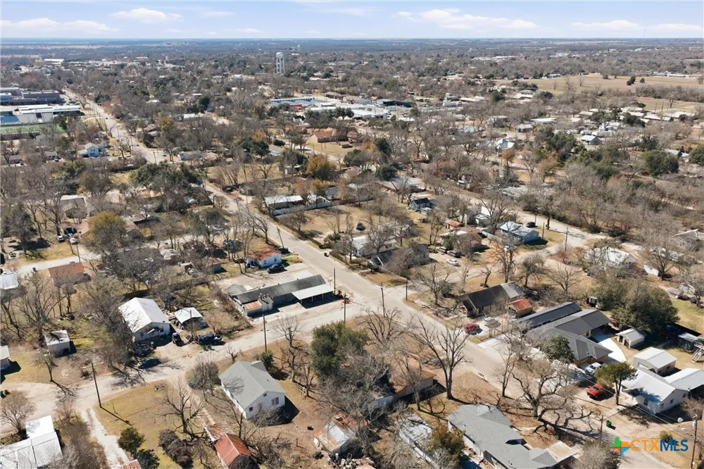 1811 Fannin Avenue Cameron, TX 76520