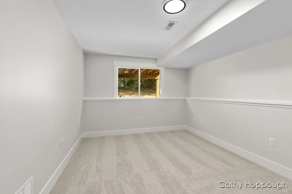 1978 Aspen Valley Lane Ionia, MI 48846