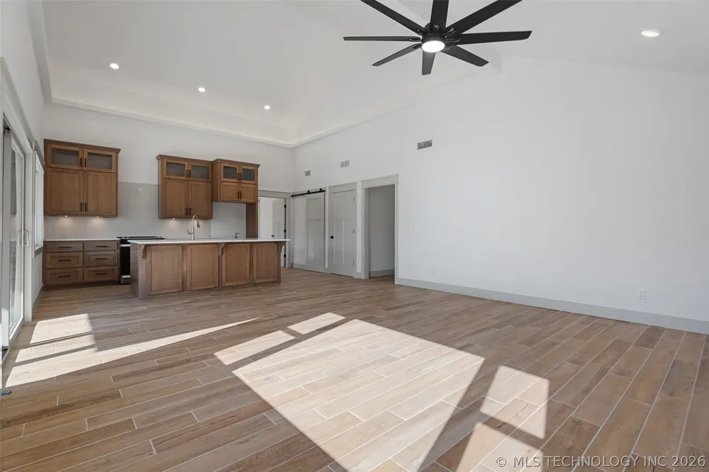 240 E 14th Street Grove, OK 74344