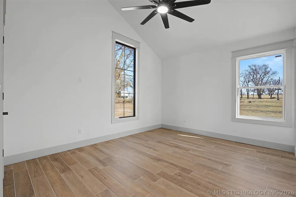 240 E 14th Street Grove, OK 74344