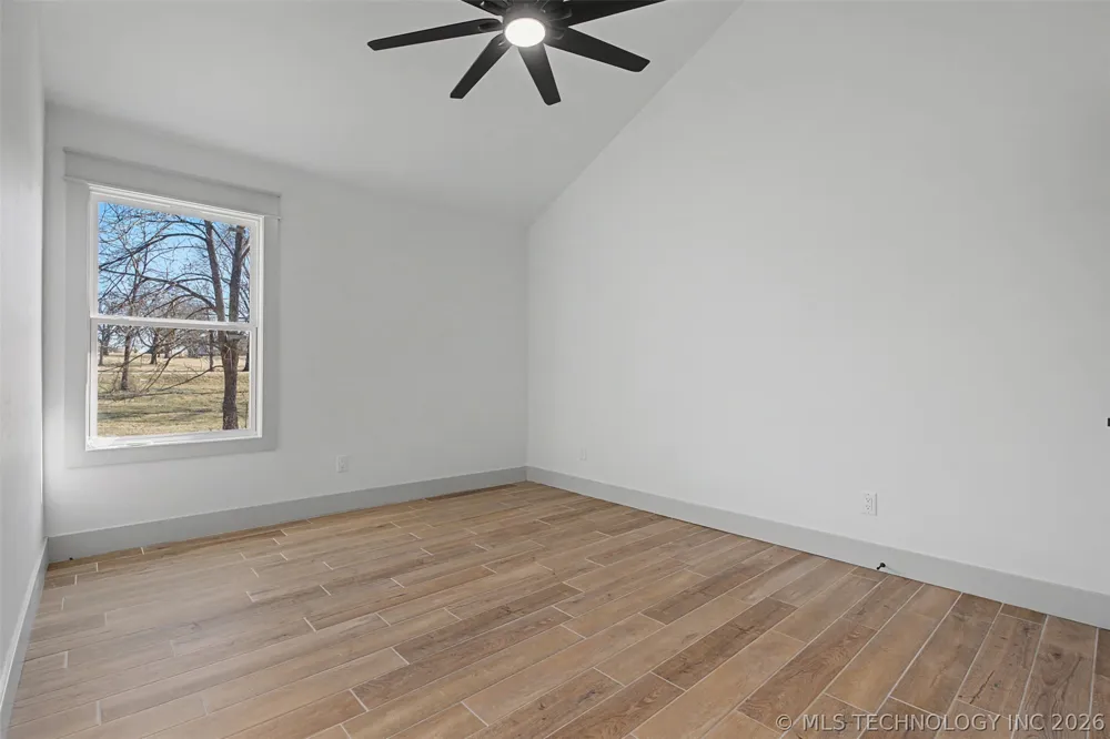 240 E 14th Street Grove, OK 74344