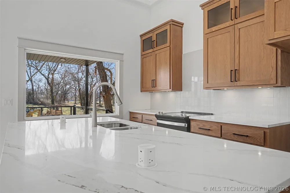240 E 14th Street Grove, OK 74344