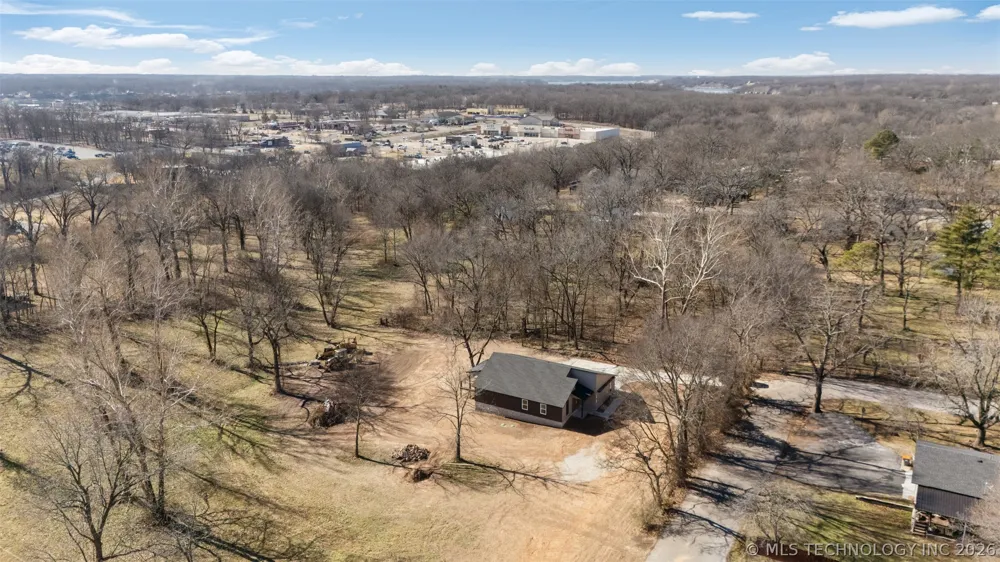 240 E 14th Street Grove, OK 74344