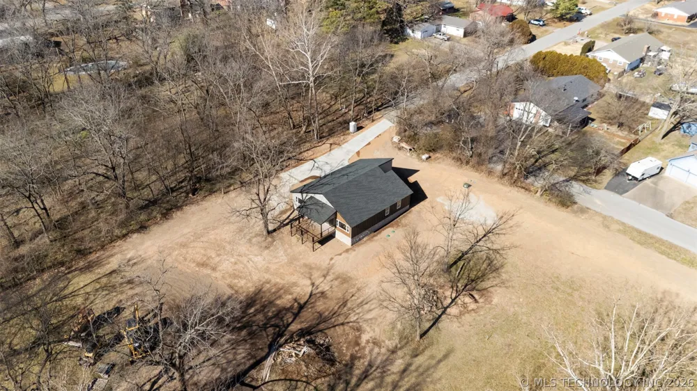 240 E 14th Street Grove, OK 74344