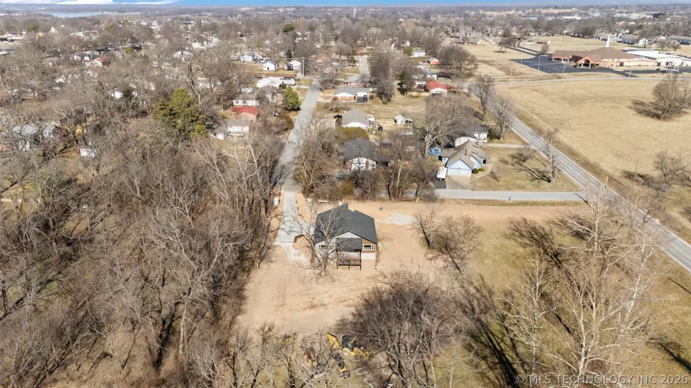 240 E 14th Street Grove, OK 74344