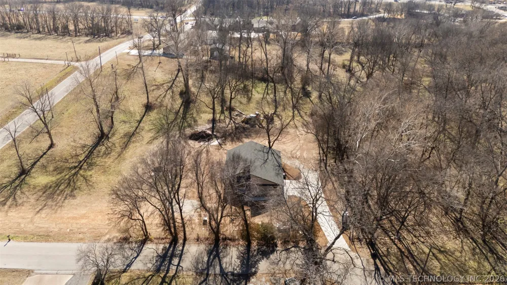 240 E 14th Street Grove, OK 74344
