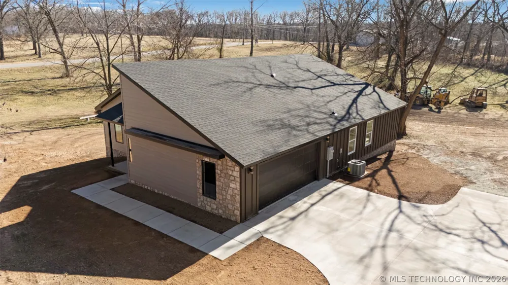 240 E 14th Street Grove, OK 74344