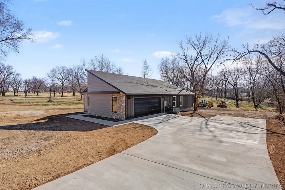 240 E 14th Street Grove, OK 74344