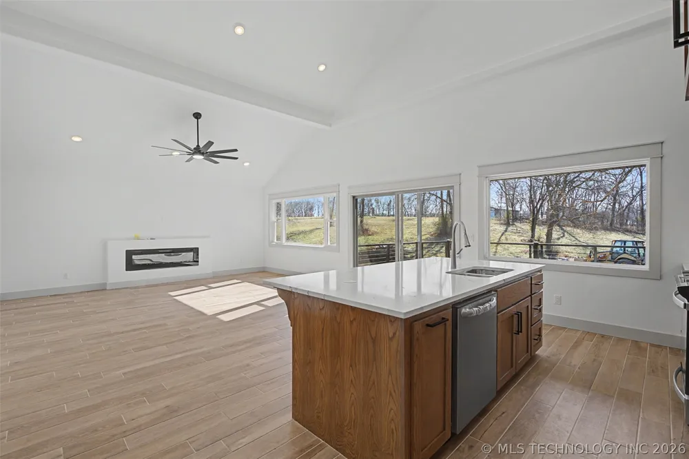 240 E 14th Street Grove, OK 74344