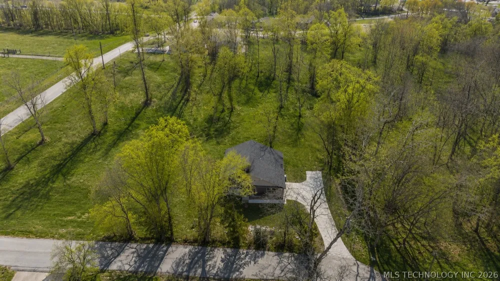 240 E 14th Street Grove, OK 74344