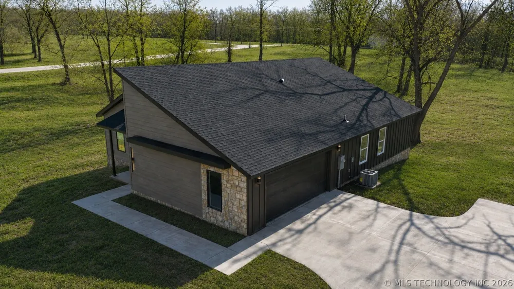 240 E 14th Street Grove, OK 74344