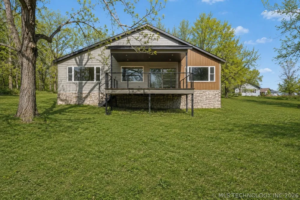 240 E 14th Street Grove, OK 74344