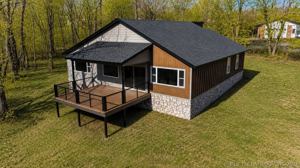 240 E 14th Street Grove, OK 74344