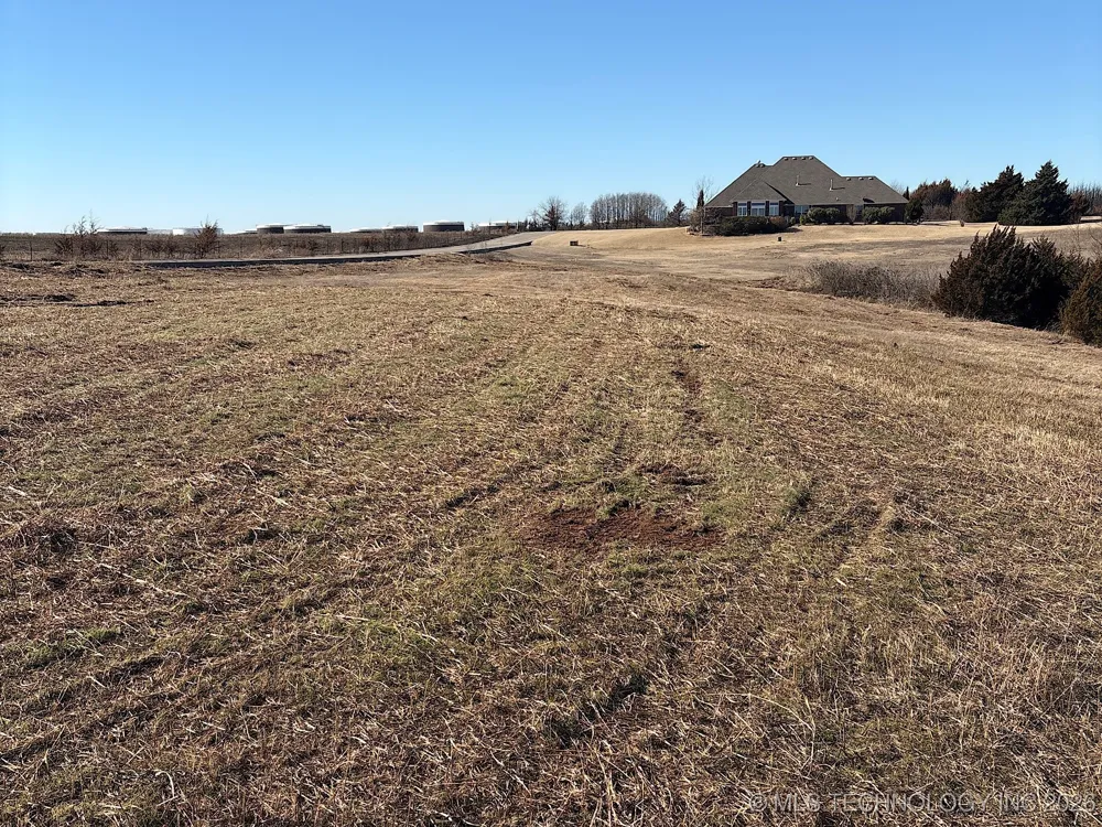 E Country Club Drive Cushing, OK 74023