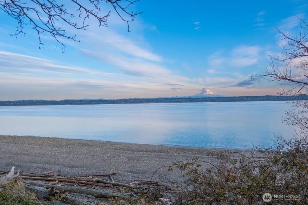 24310 47th Avenue SW Vashon, WA 98070