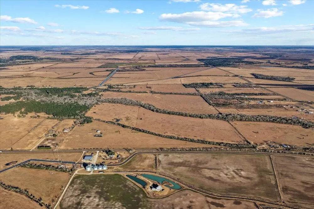 3857 Highway 61 Devers, TX 77538