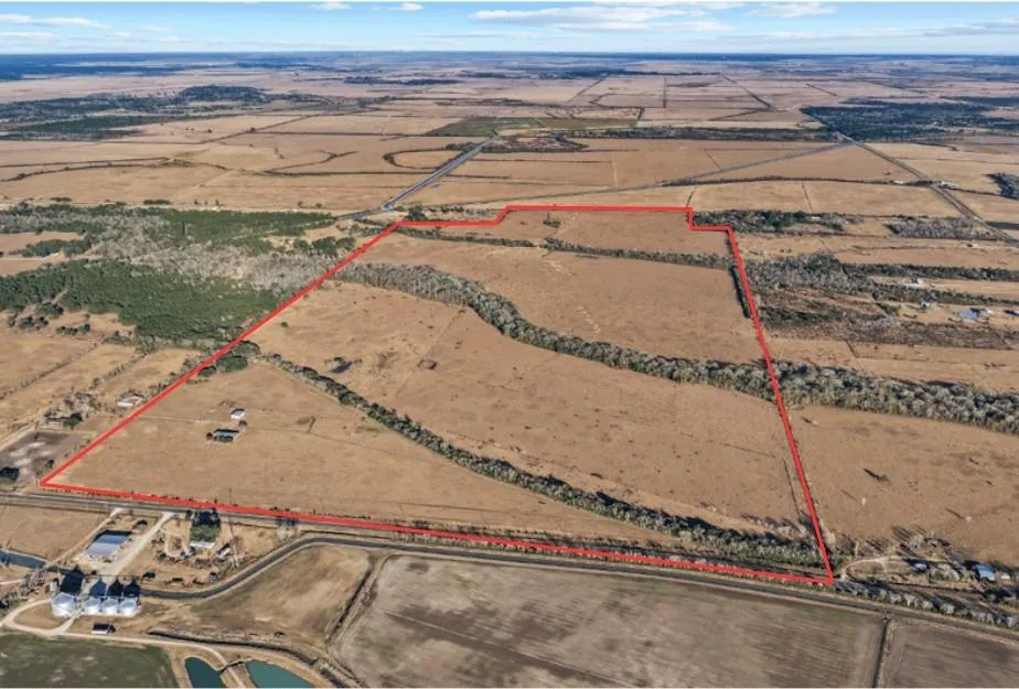 3857 Highway 61 Devers, TX 77538