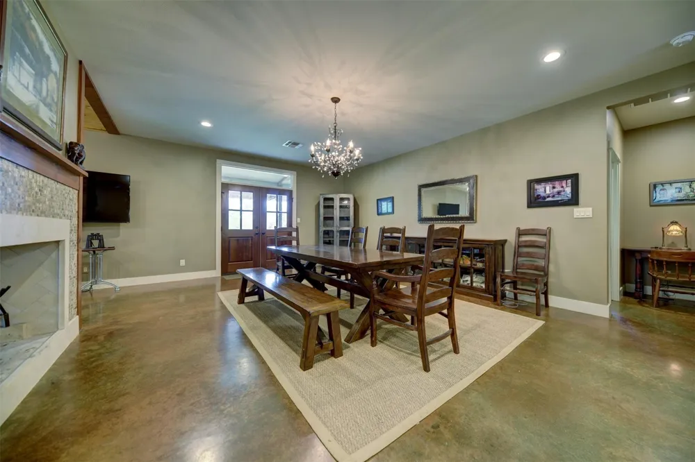 2003 Oakridge Road Weimar, TX 78962