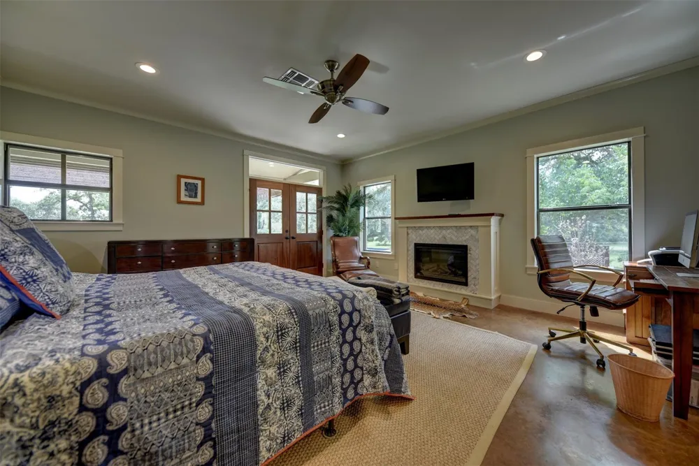 2003 Oakridge Road Weimar, TX 78962