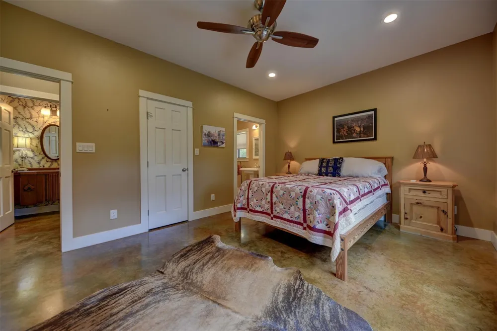 2003 Oakridge Road Weimar, TX 78962