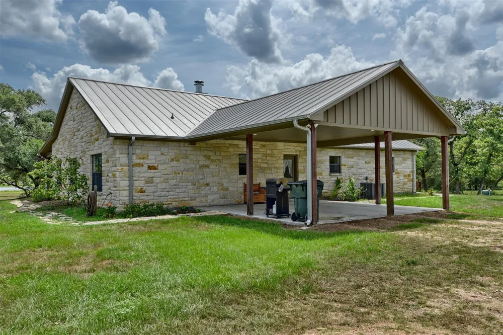 2003 Oakridge Road Weimar, TX 78962