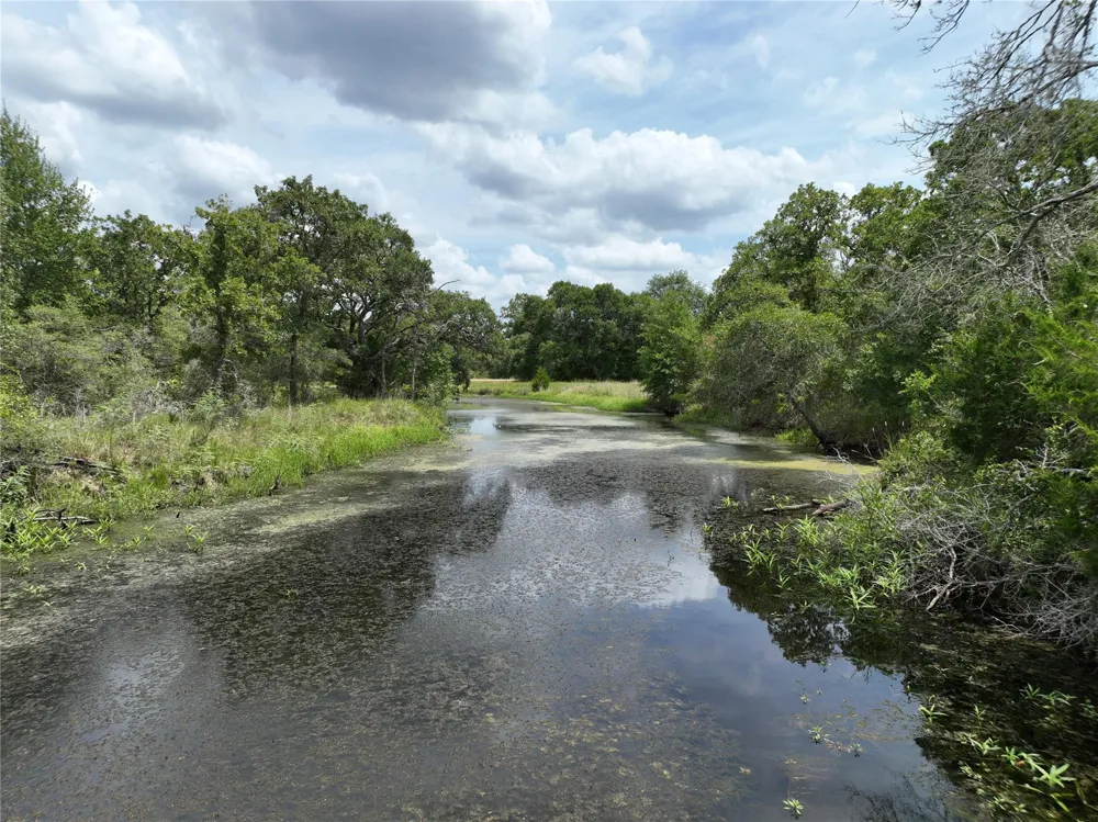 2003 Oakridge Road Weimar, TX 78962