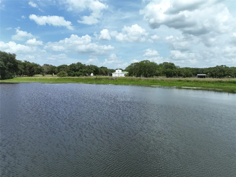 2003 Oakridge Road Weimar, TX 78962