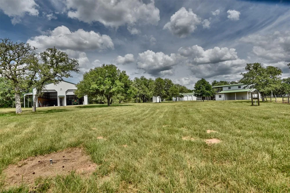 2003 Oakridge Road Weimar, TX 78962