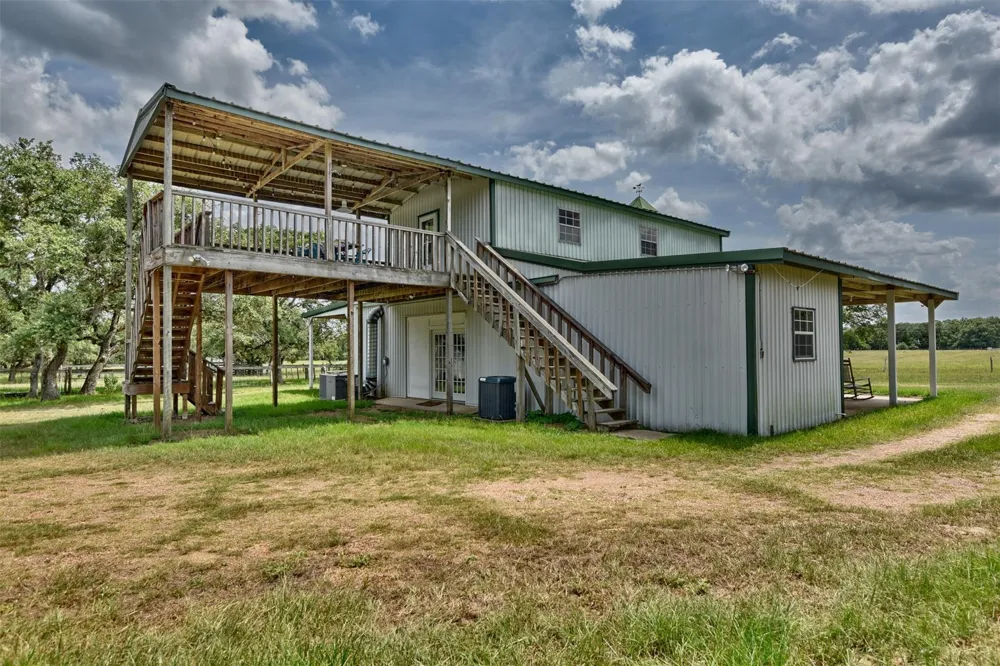 2003 Oakridge Road Weimar, TX 78962